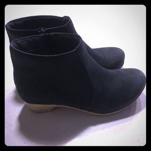 Dansko Maria Black Suede Ankle Boots 39